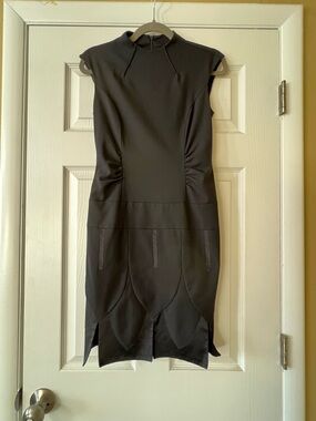 Nicole Miller Black Cap-Sleeve Sculpted Mini Dress